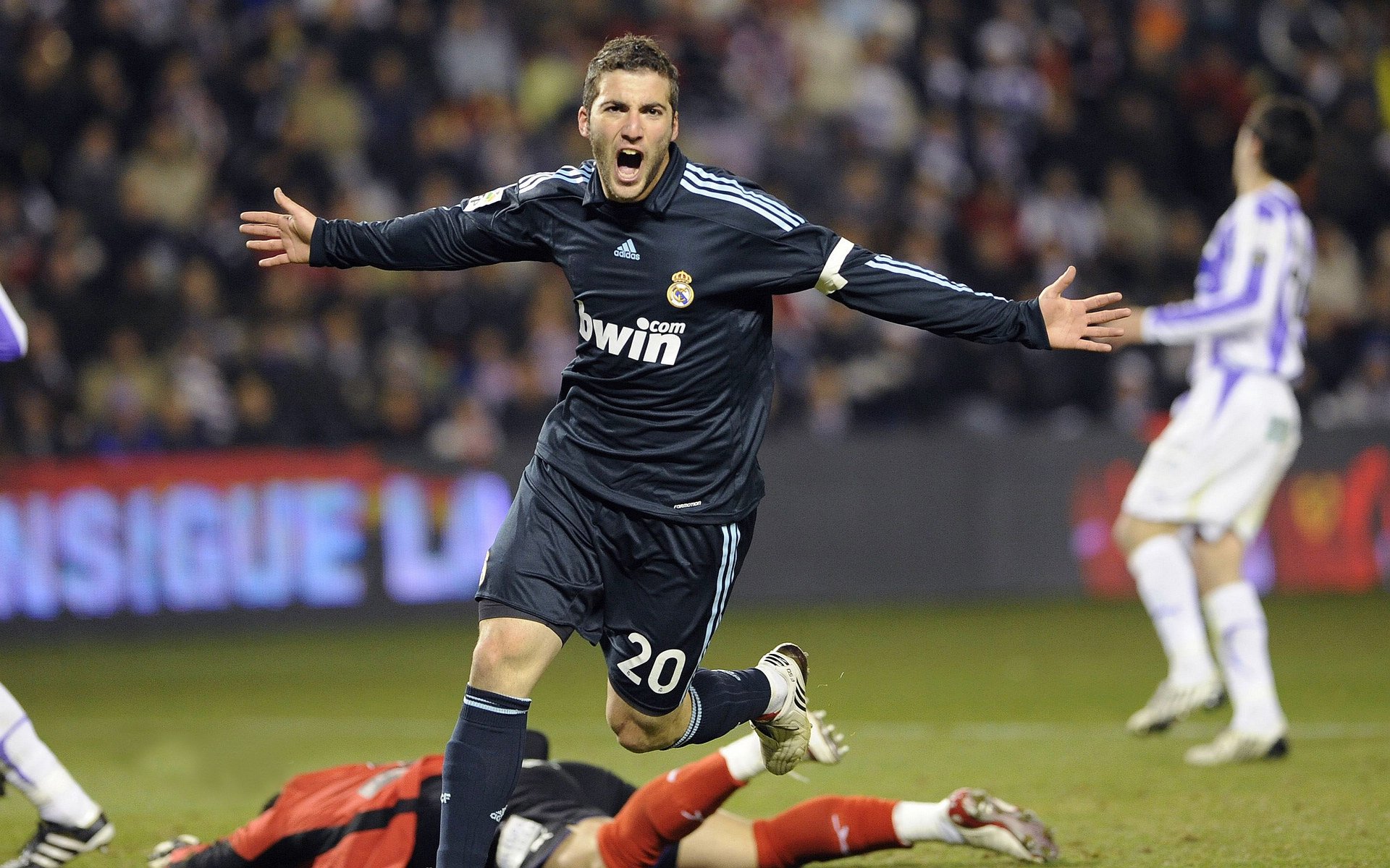 欧冠射手榜惊现逆袭:奥西姆亨超越姆巴佩与哈兰德,欧冠射手榜前十榜